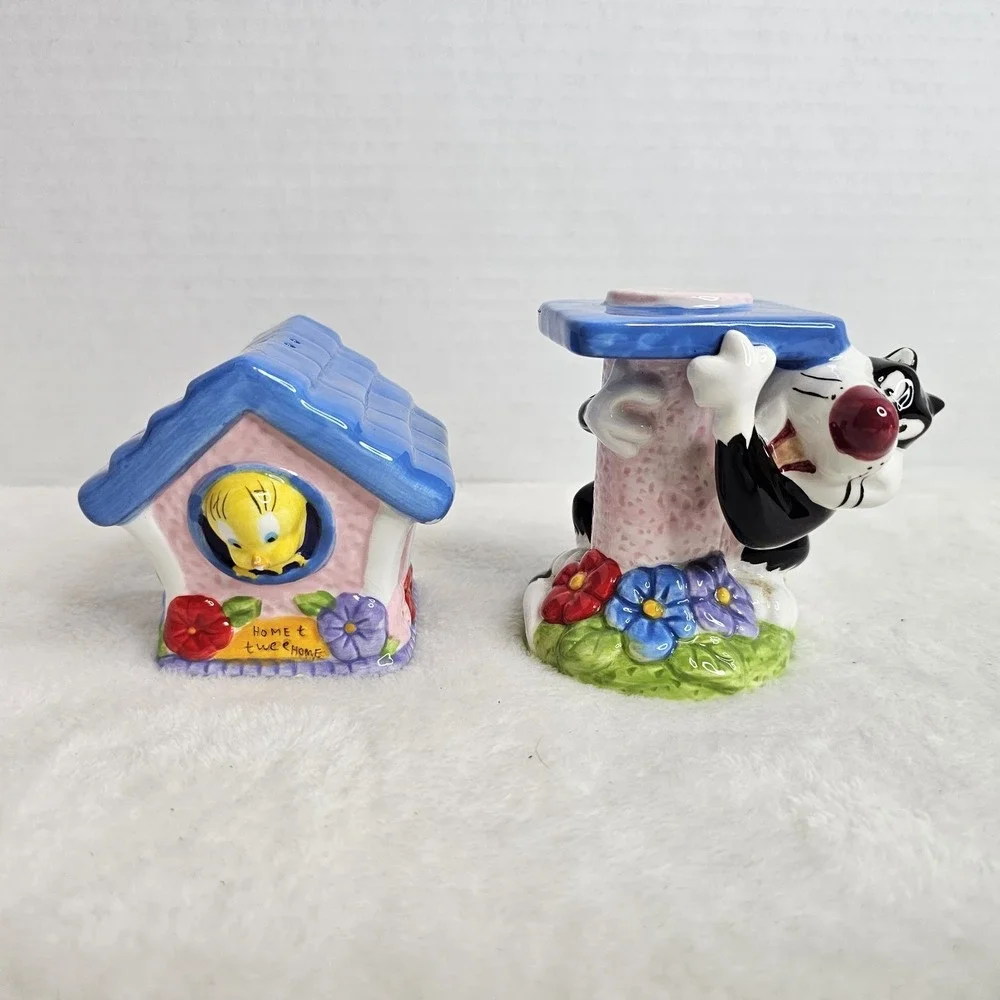 Vintage Tweety Bird Sylvester Warner Brothers Salt & Pepper Shakers